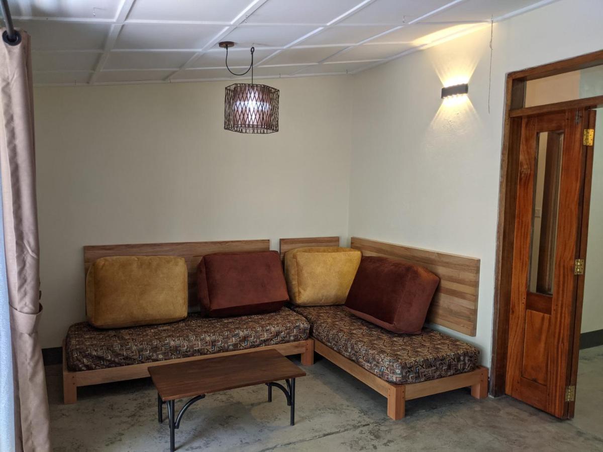 Dutchess Hotel And Restaurant Fort Portal ภายนอก รูปภาพ