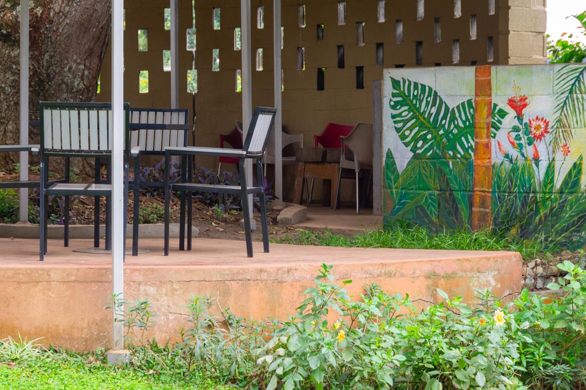 Dutchess Hotel And Restaurant Fort Portal ภายนอก รูปภาพ