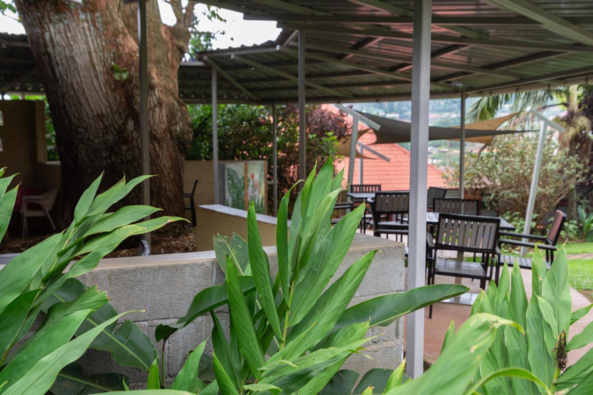 Dutchess Hotel And Restaurant Fort Portal ภายนอก รูปภาพ