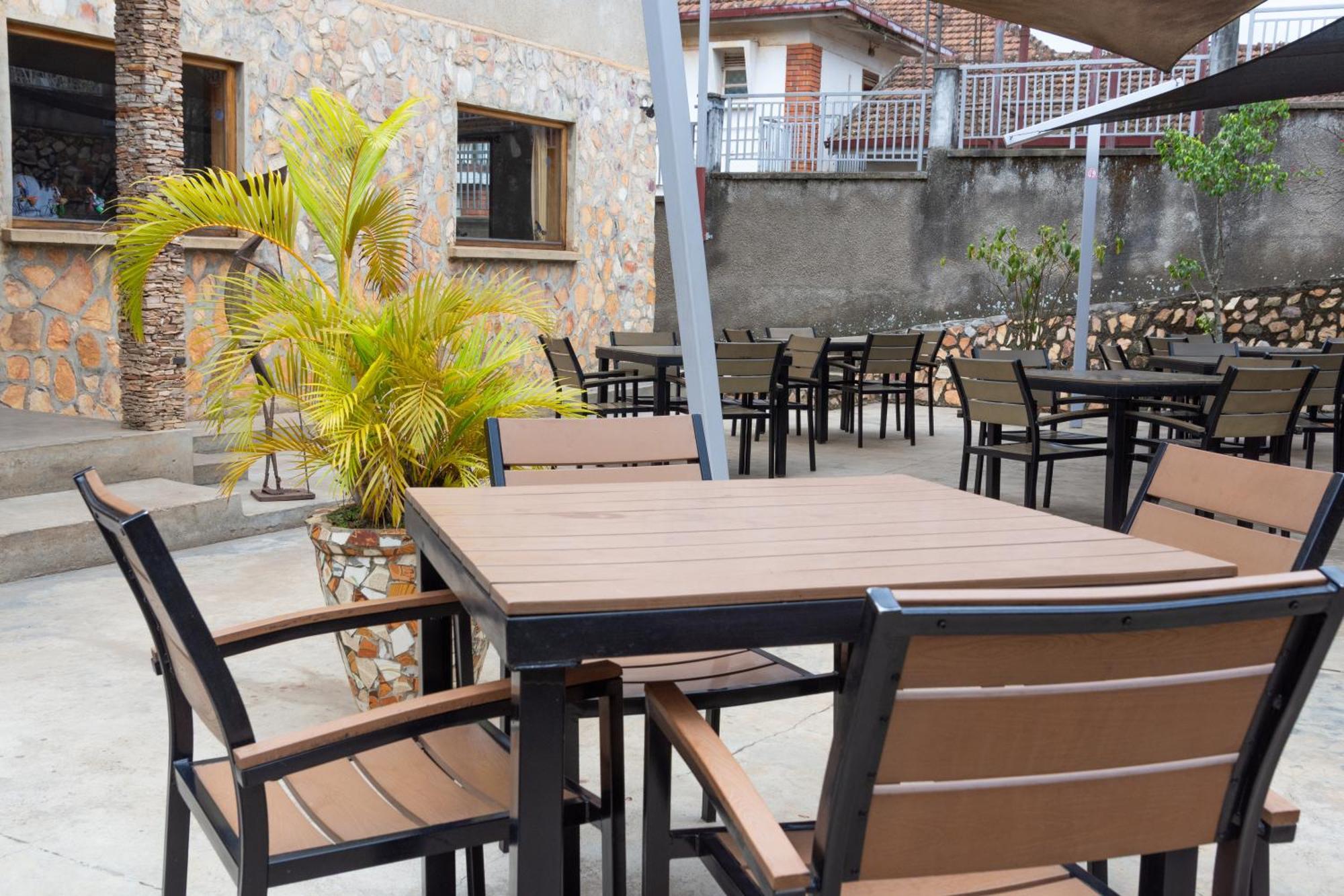 Dutchess Hotel And Restaurant Fort Portal ภายนอก รูปภาพ