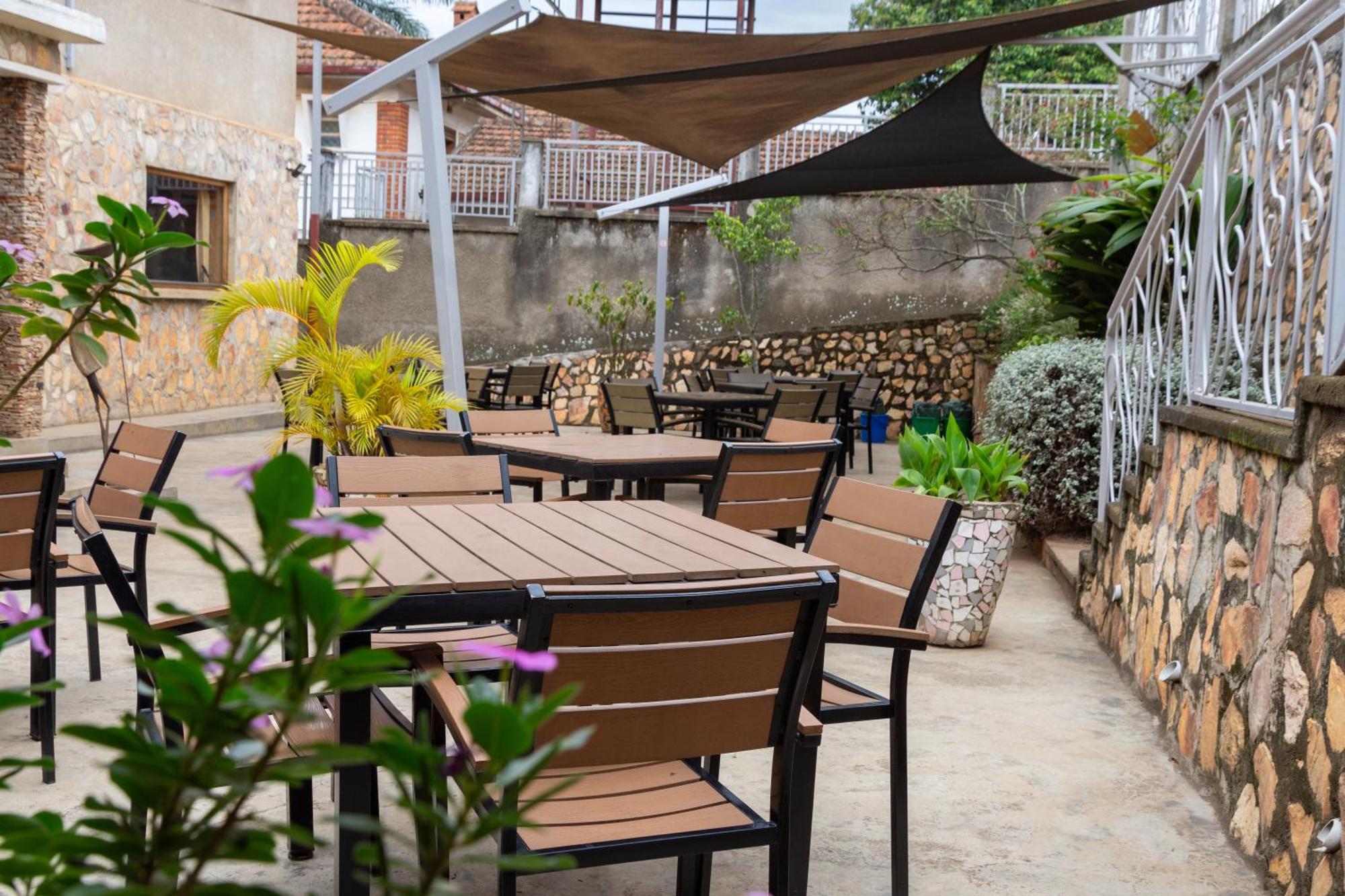 Dutchess Hotel And Restaurant Fort Portal ภายนอก รูปภาพ