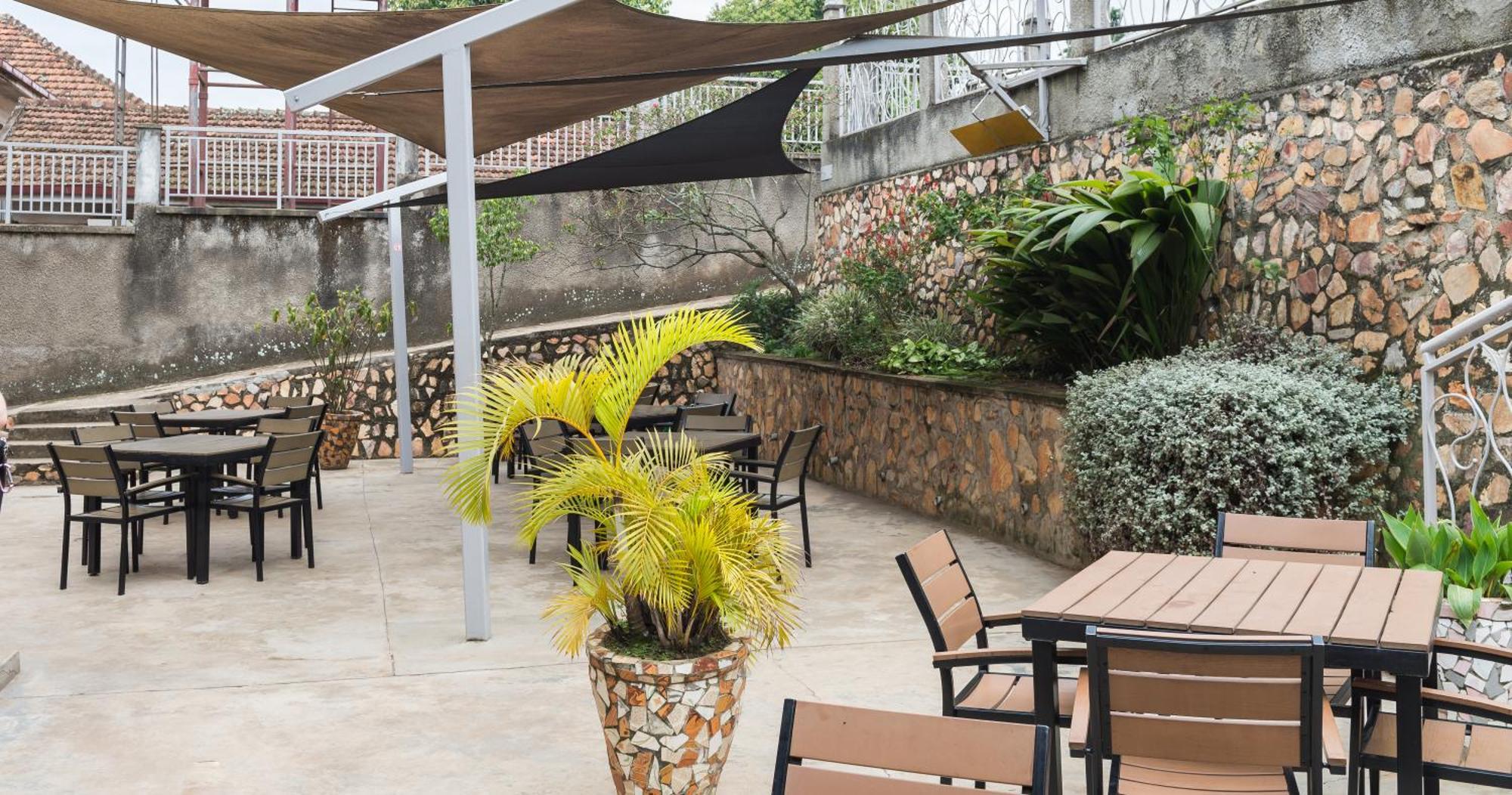 Dutchess Hotel And Restaurant Fort Portal ภายนอก รูปภาพ