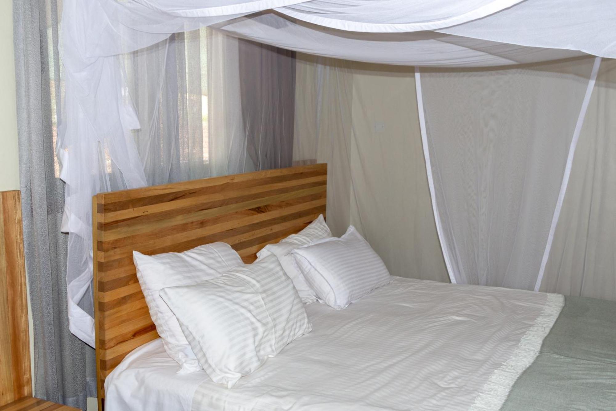 Dutchess Hotel And Restaurant Fort Portal ภายนอก รูปภาพ