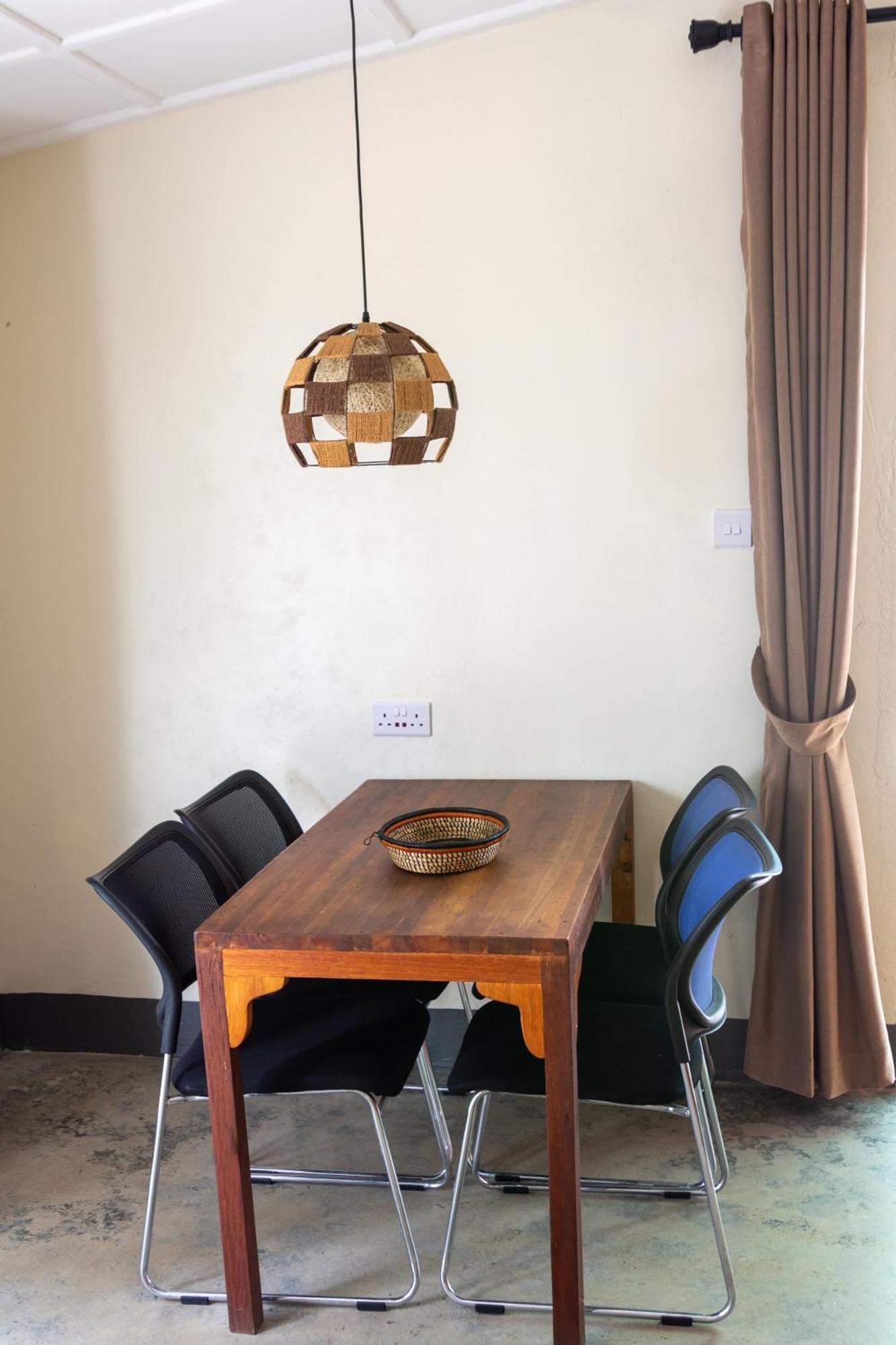 Dutchess Hotel And Restaurant Fort Portal ภายนอก รูปภาพ