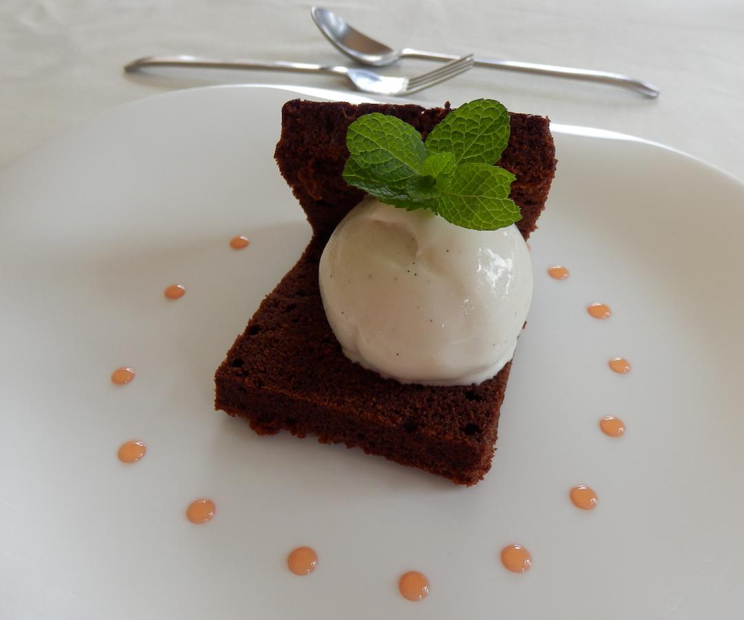Dutchess Hotel And Restaurant Fort Portal ภายนอก รูปภาพ